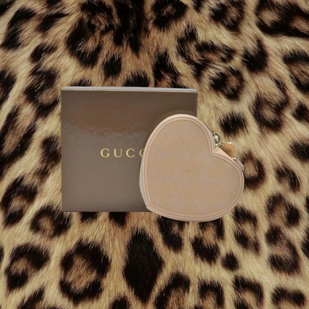 💯Authentic Gucci Beige Heart Little Coin Purse 🖤